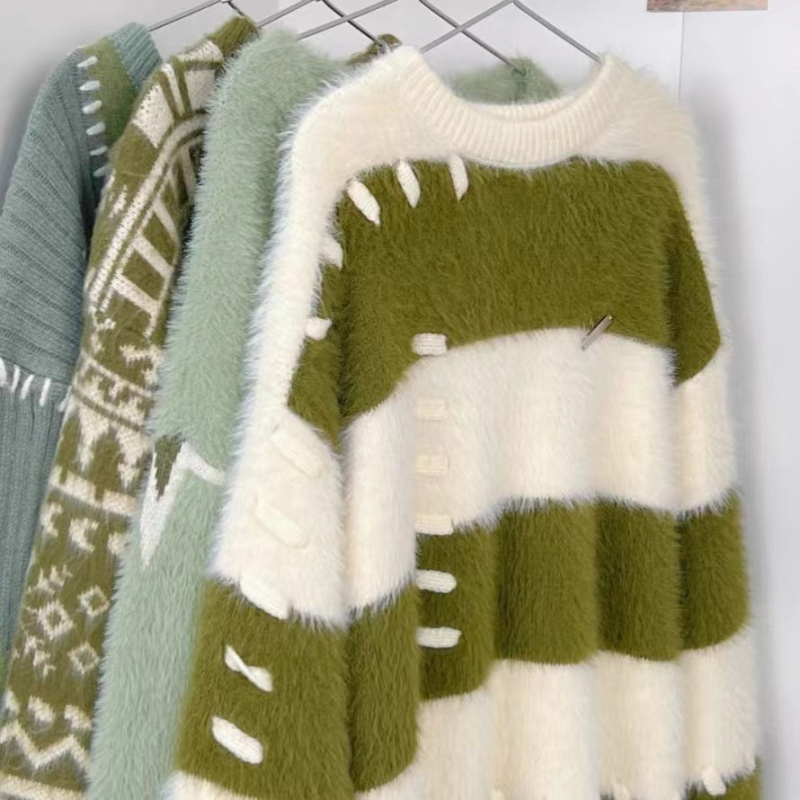 Pulover s slobodnim krojem, prugasti blok uzorak, akrilna pletenina, okrugli izrez, dugi rukavi