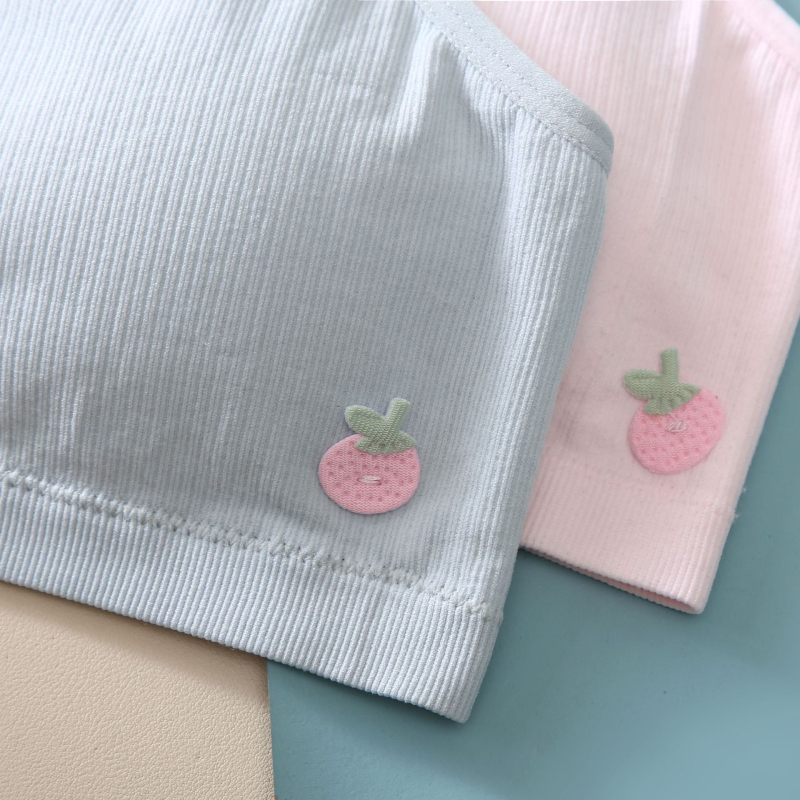 Donje rublje za djevojčice u razvoju s fiksnim čašicama, trokutasti oblik čašice, tanak kalup, glavna tkanina najlon, podstava od najlona, fiksirane dvostruke naramenice