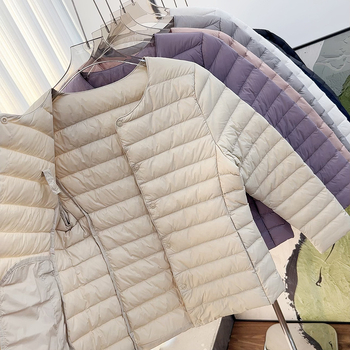 Ženska jakna s perjem bijele patke 86–90% punjenje, vanjski najlon, okrugli ovratnik, zatvarač, srednja duljina 50–65 cm