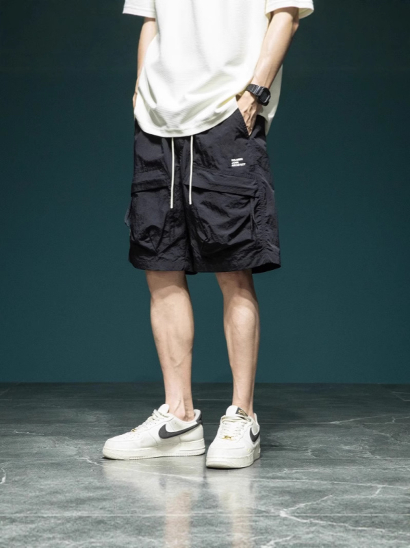 Muške cargo šorceve s velikim džepovima, brzo sušeće, širok kroj, srednja dužina, tkanina poliester (75–95%)