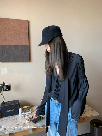 Bluza od poliestera i elastana, dugi rukav, slobodan kroj, kroz glavu, srednja duljina