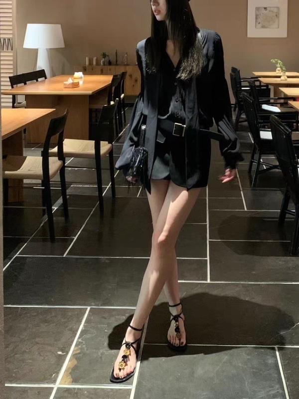 Bluza od poliestera i elastana, dugi rukav, slobodan kroj, kroz glavu, srednja duljina