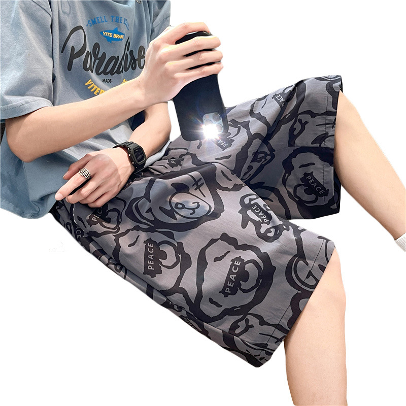 Muške sportske šorceve, ležernog kroja, srednje duljine, poliester materijal, print karikatura, vezanje špage