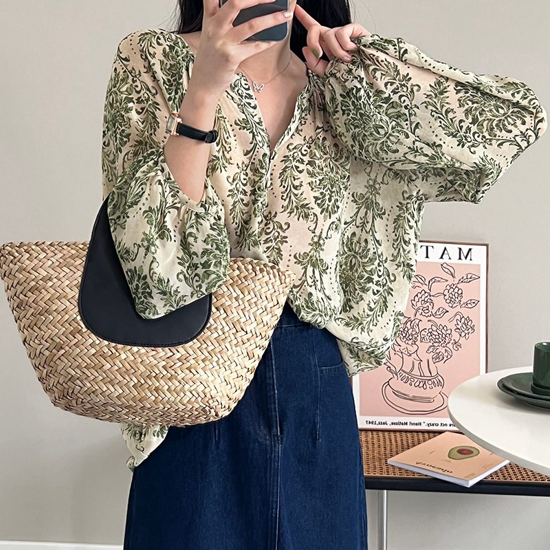 Košulа s lampastim rukavima, okrugli ovratnik, print uzorak, mješavina poliester–acetat, široki kroj (ljeto 2022)