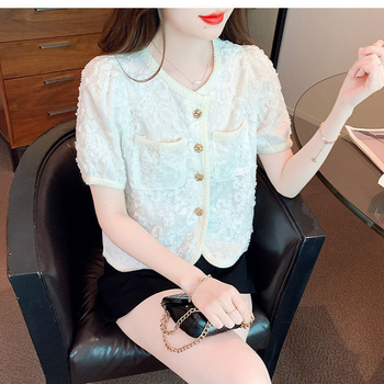 Čipkasta košulja s okruglim ovratnikom, kratkim rukavima, uski kroj, patchwork detalji