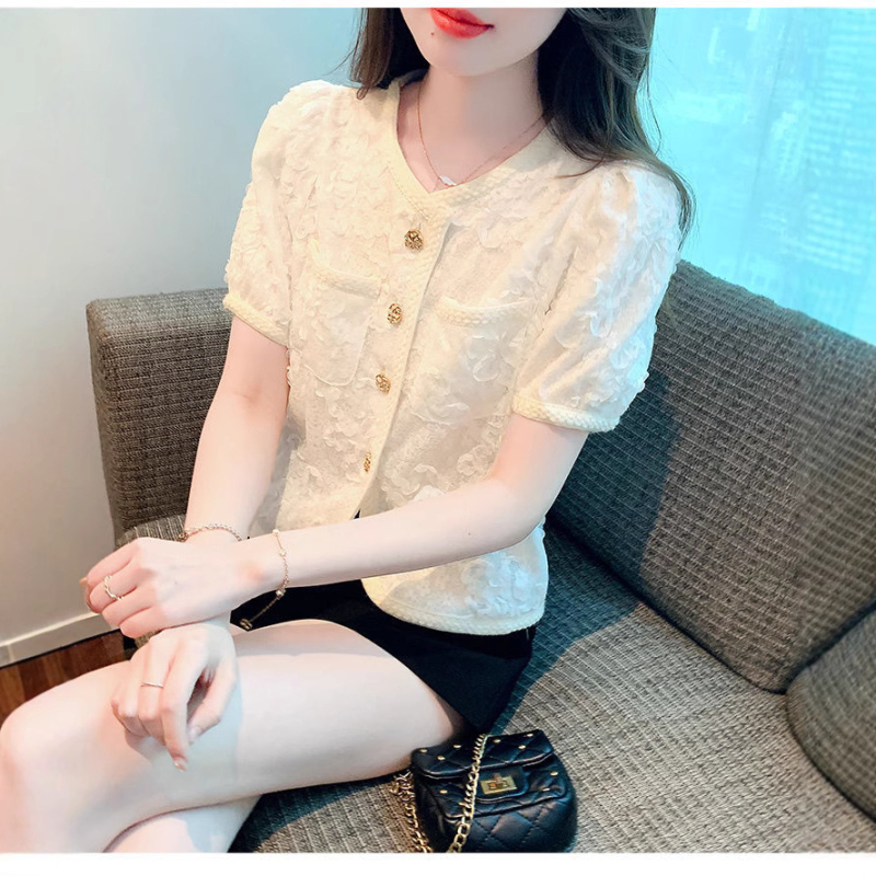 Čipkasta košulja s okruglim ovratnikom, kratkim rukavima, uski kroj, patchwork detalji