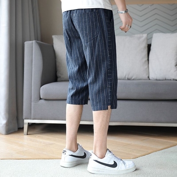 Muške pantalone od lana i pamuka, opuštenog kroja, kratke duljine, dvostruka struka i kopča s vezicom