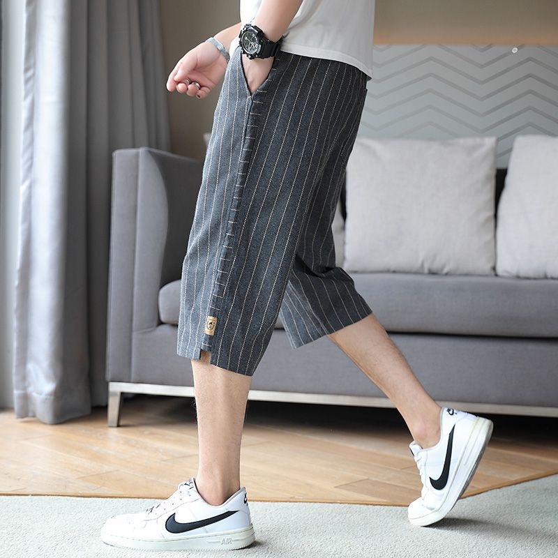 Muške pantalone od lana i pamuka, opuštenog kroja, kratke duljine, dvostruka struka i kopča s vezicom