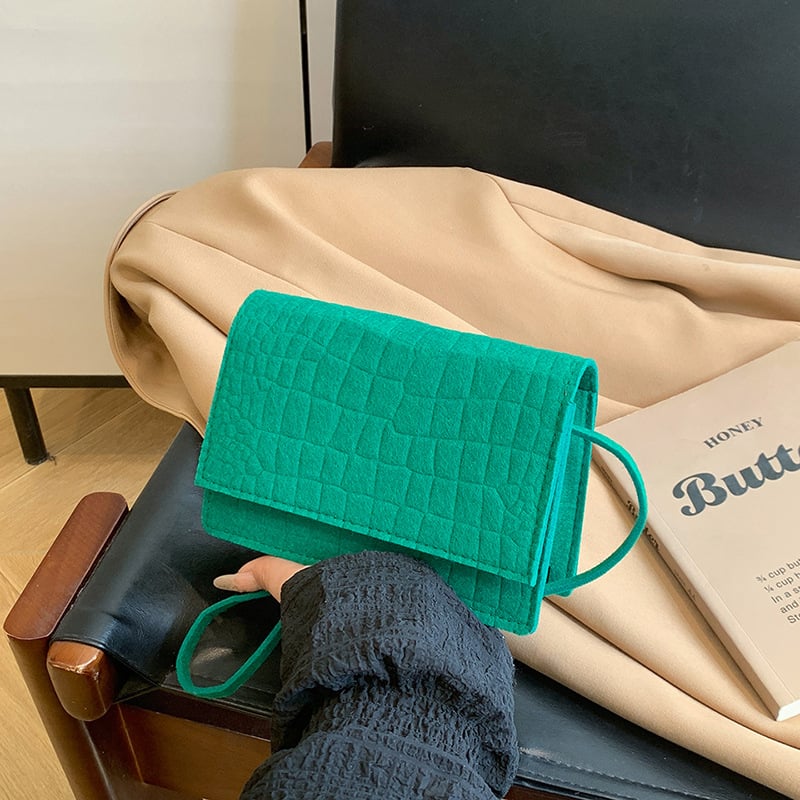 Crossbody torba od PU, mala kvadratna torba, s jednom naramenicom, zatvaranje preklopom, podstava od poliestera