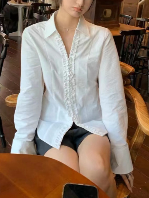 Chiffon anyagú ing V-nyakú, hosszú ujjú, szűk fazon, gombos elöl