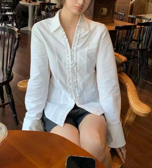 Chiffon anyagú ing V-nyakú, hosszú ujjú, szűk fazon, gombos elöl