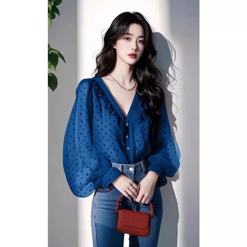 Polka pöttyös sifon-ing, V-nyakú, hosszú ujjú, fodros szegély, poliészter