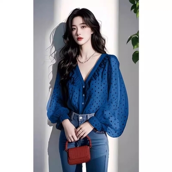 Polka pöttyös sifon-ing, V-nyakú, hosszú ujjú, fodros szegély, poliészter