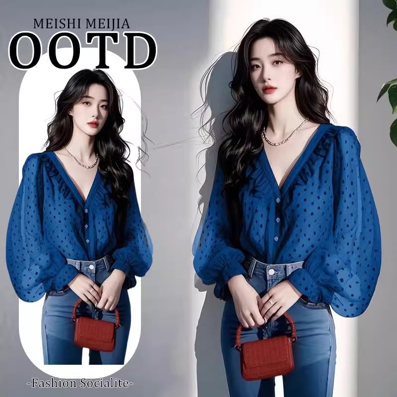 Polka pöttyös sifon-ing, V-nyakú, hosszú ujjú, fodros szegély, poliészter