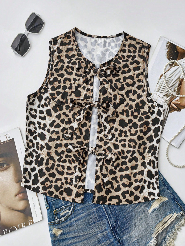 Ujjatlan blúz leopárd mintával és hátsó kötővel, chiffon textúra, szabályos hossz, testhez igazodó fazon