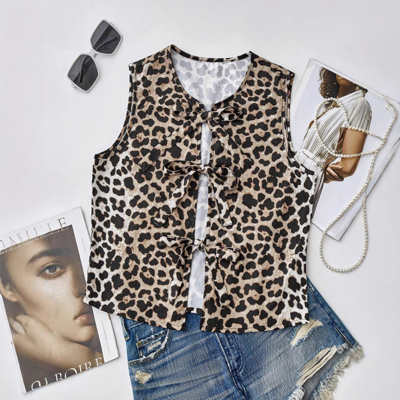Ujjatlan blúz leopárd mintával és hátsó kötővel, chiffon textúra, szabályos hossz, testhez igazodó fazon