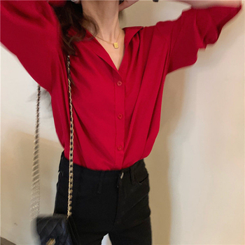 Ing ferde vállú stílusú, álló gallérral, hosszú ujjú, egygombos placket, modal anyag