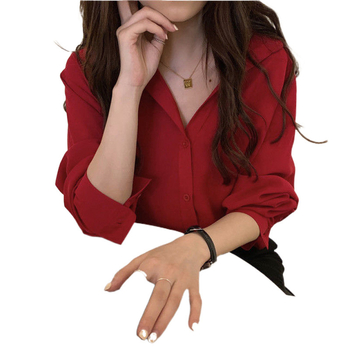 Ing ferde vállú stílusú, álló gallérral, hosszú ujjú, egygombos placket, modal anyag