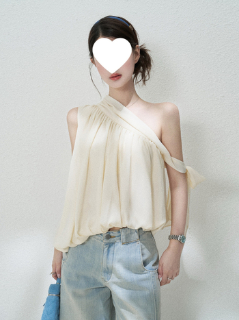 Chiffon majica s asimetričnim ramenom i trakom, opuštenog kroja, žena, francuski stil, šik ovratnik, proljeće 2025