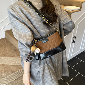 Ženska kvadratna crossbody torba sa zatvaračem, urbani stil, mat materijal, laminirana unutrašnjost, jedan remen