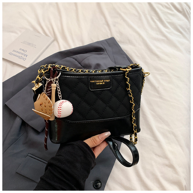 Ženska kvadratna crossbody torba sa zatvaračem, urbani stil, mat materijal, laminirana unutrašnjost, jedan remen