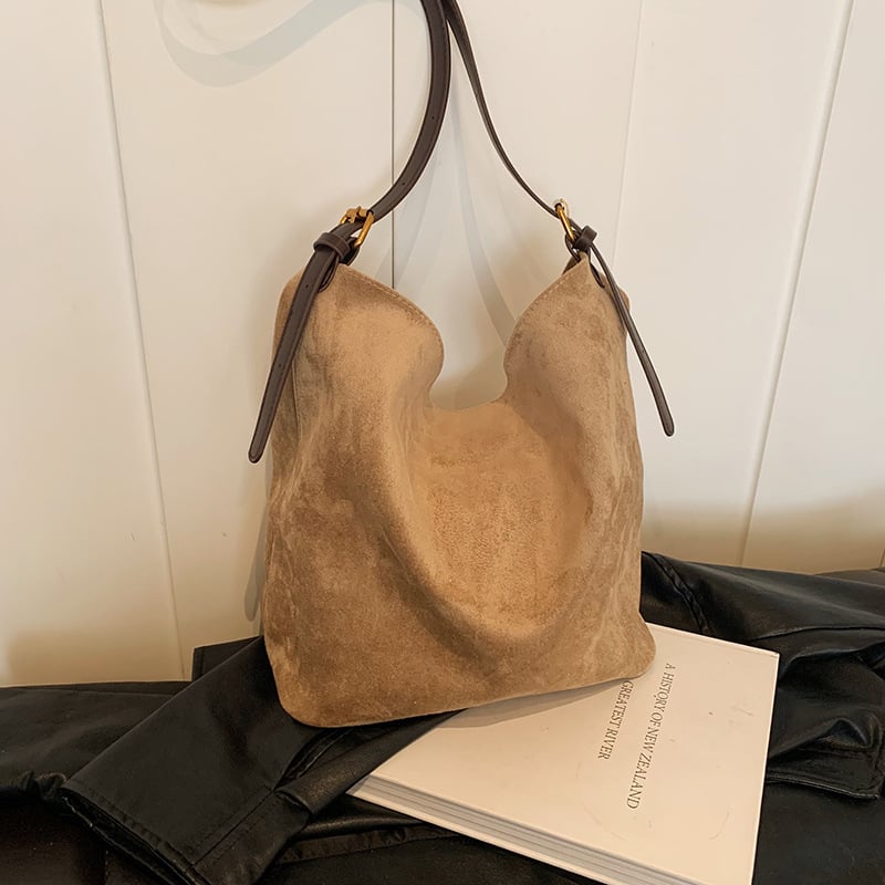 Bucket torba s crossbody remenom (PU mat tekstura; magnetsko zatvaranje; džep za telefon; podstava od poliestera; horizontalni kvadratni oblik)