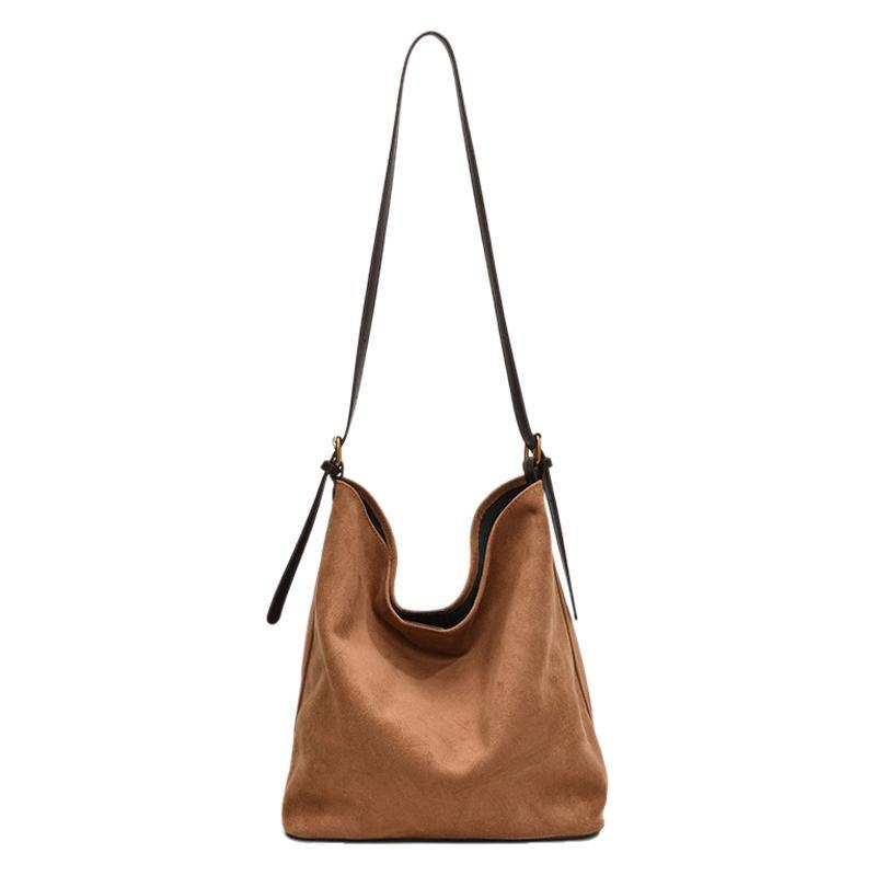 Bucket torba s crossbody remenom (PU mat tekstura; magnetsko zatvaranje; džep za telefon; podstava od poliestera; horizontalni kvadratni oblik)