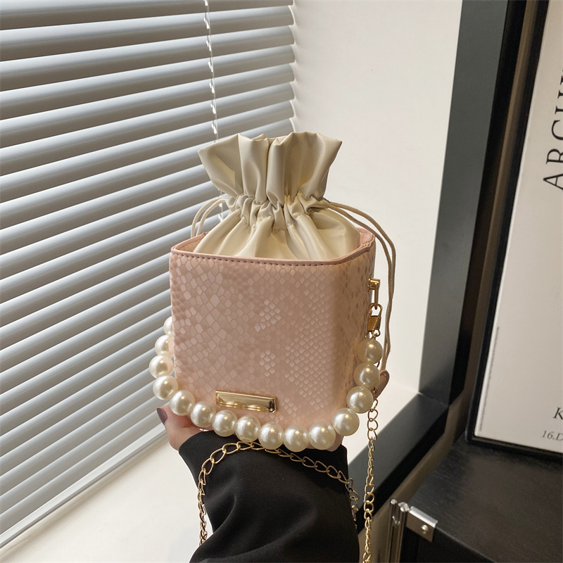 Чанта кофа с перли, PU кожа, връзка за затваряне, джоб за мобилен телефон, Пролет 2025