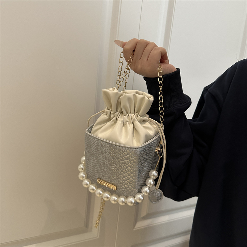 Чанта кофа с перли, PU кожа, връзка за затваряне, джоб за мобилен телефон, Пролет 2025
