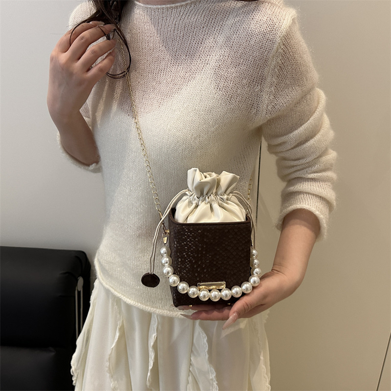 Чанта кофа с перли, PU кожа, връзка за затваряне, джоб за мобилен телефон, Пролет 2025