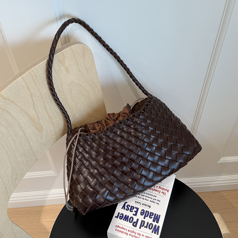 Ръчно плетена PU подмишникова чанта за жени — отворен горен край, скрит джоб с цип, PU подплата, хоризонтална квадратна форма, единична презрамка, Tonghao Leather Goods