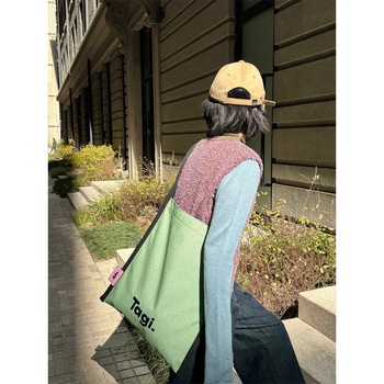 Канва Tote чанта – уличен стил, голям капацитет, вертикална квадратна форма, открита горна част, вътрешен джоб с цип, полиестерна подплата