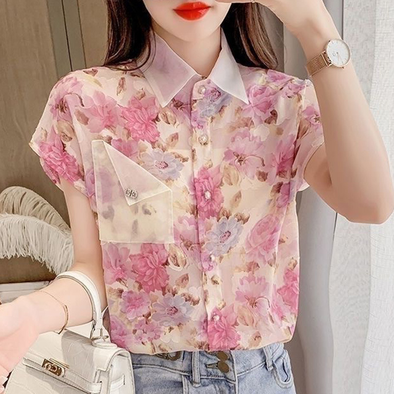 Ženska poliesterna bluza s cvjetnim uzorkom, polo ovratnik, kratke rukave, regularan kroj, kratka duljina