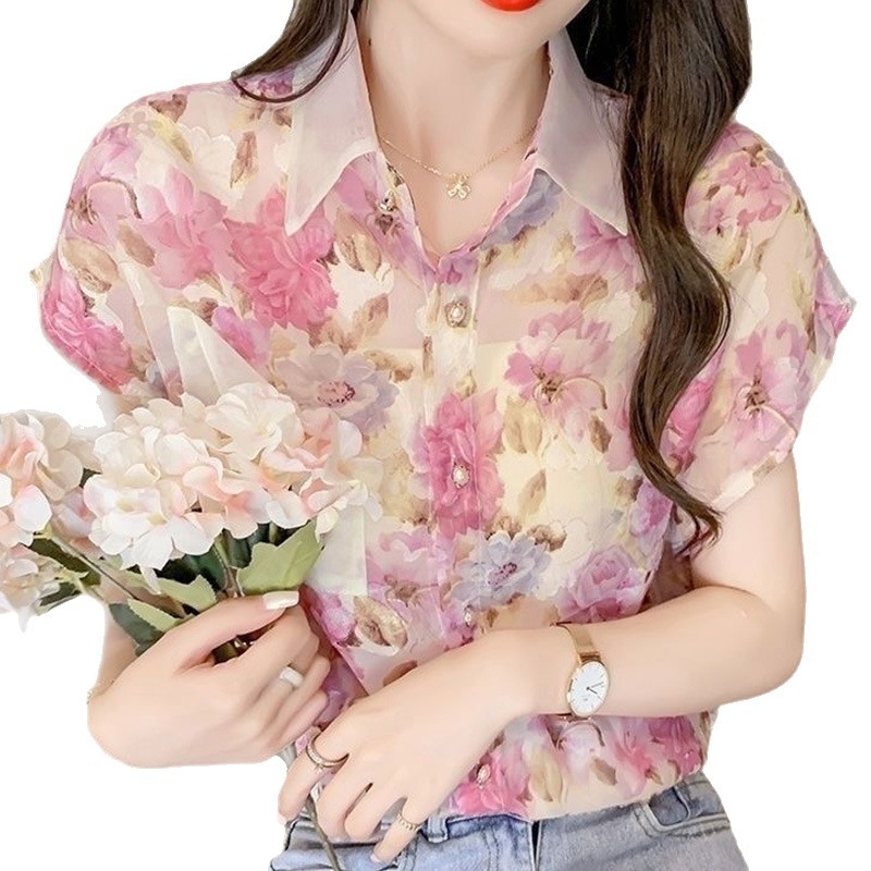 Ženska poliesterna bluza s cvjetnim uzorkom, polo ovratnik, kratke rukave, regularan kroj, kratka duljina