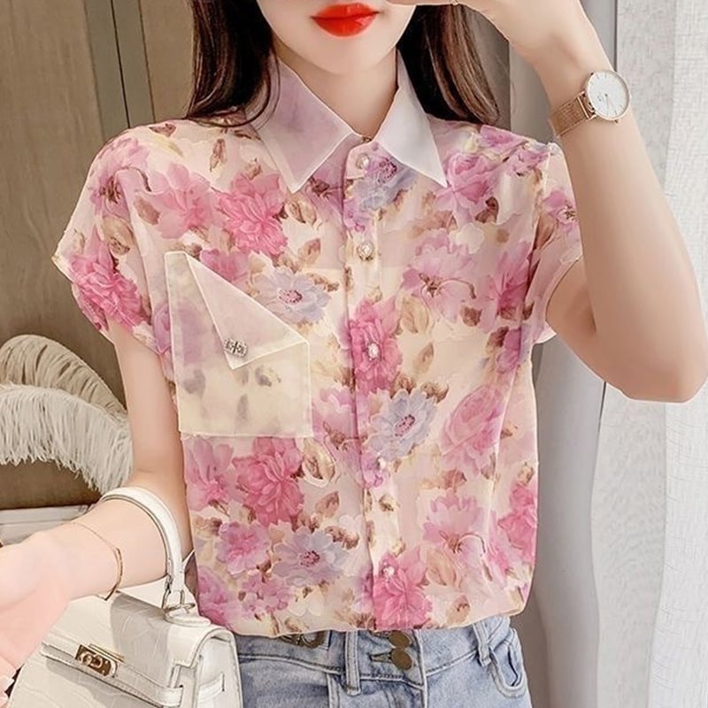 Ženska poliesterna bluza s cvjetnim uzorkom, polo ovratnik, kratke rukave, regularan kroj, kratka duljina