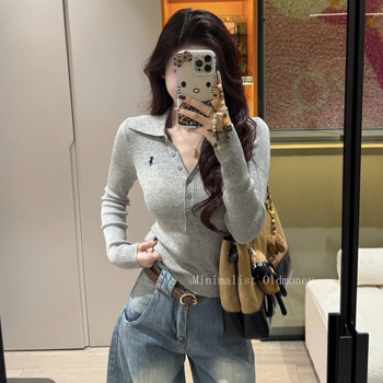 Pulover od vunene smeše s akrilom <30%, polo ovratnik, uski kroj, dugi rukavi, elegantan gradski stil