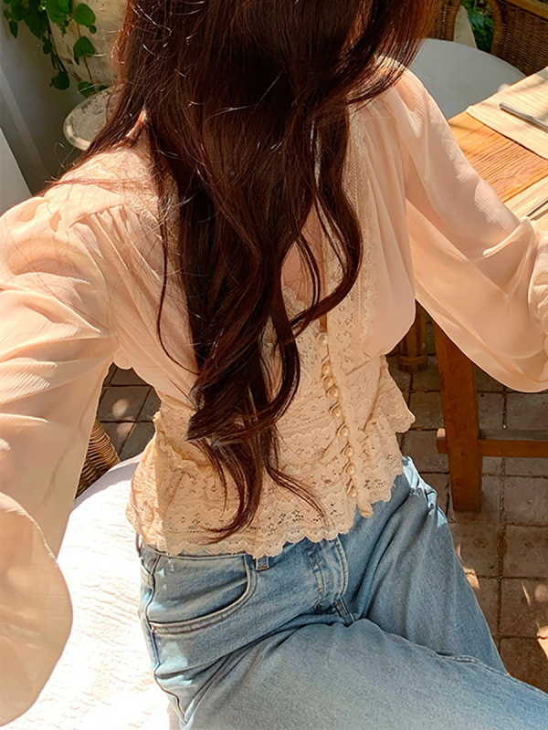 Риза с V-образно деколте, фенерни ръкави, полиестерна тъкан, колажен дизайн