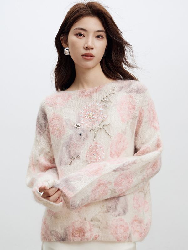 Mohair pulover s gradientnim uzorkom i lađastim izrezom; Mohair 30-50% / vuna <30%.