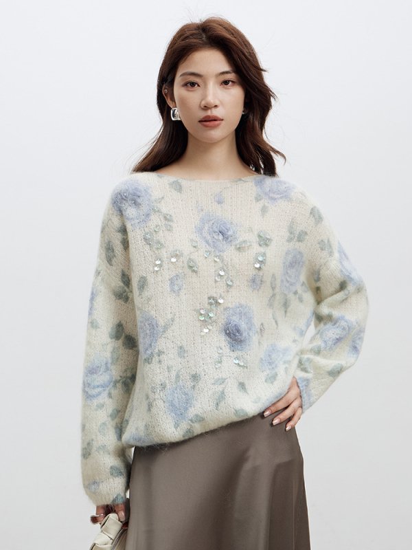 Mohair pulover s gradientnim uzorkom i lađastim izrezom; Mohair 30-50% / vuna <30%.
