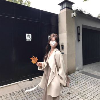 Ženski kaput od vunene smjese, srednja duljina, rever, jednostrano kopčanje, zima 2025