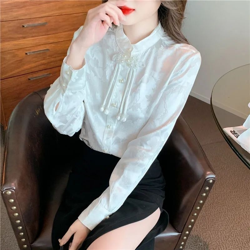 Риза от шифон в китайски стил, стояща яка, планка с копчета в една редица и катарами