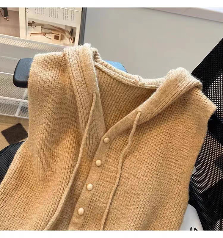 Дамска качулкава плетена жилетка, едноцветна, вълнена смес с акрил и полиестер (30–50% акрил; полиестер <30%), вдъхновена от колежански стил кардиган