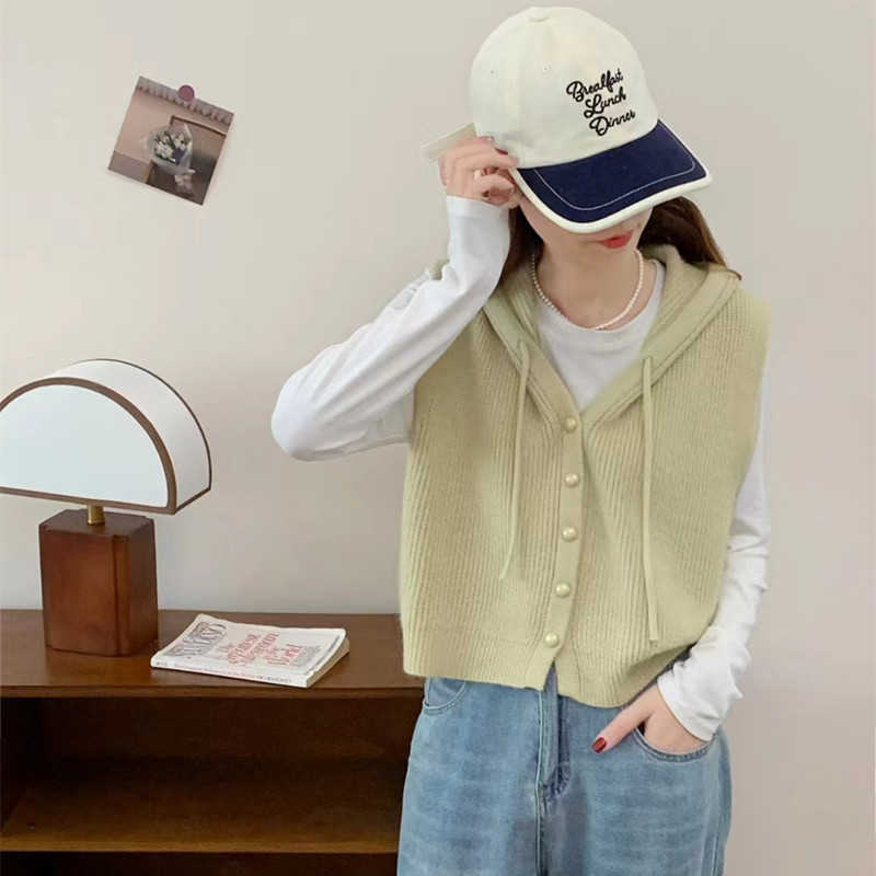 Дамска качулкава плетена жилетка, едноцветна, вълнена смес с акрил и полиестер (30–50% акрил; полиестер <30%), вдъхновена от колежански стил кардиган