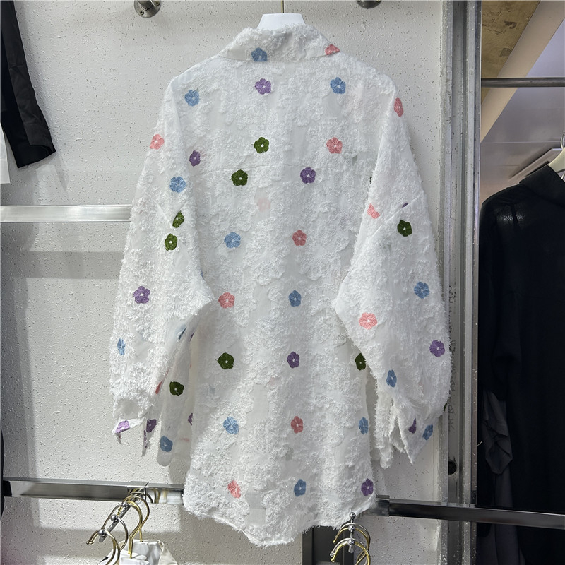 Шифонена блуза за жени с тежка бродерия, свободен силует, поло яка, дълги ръкави, средна дължина, есен 2024, свеж и сладък стил