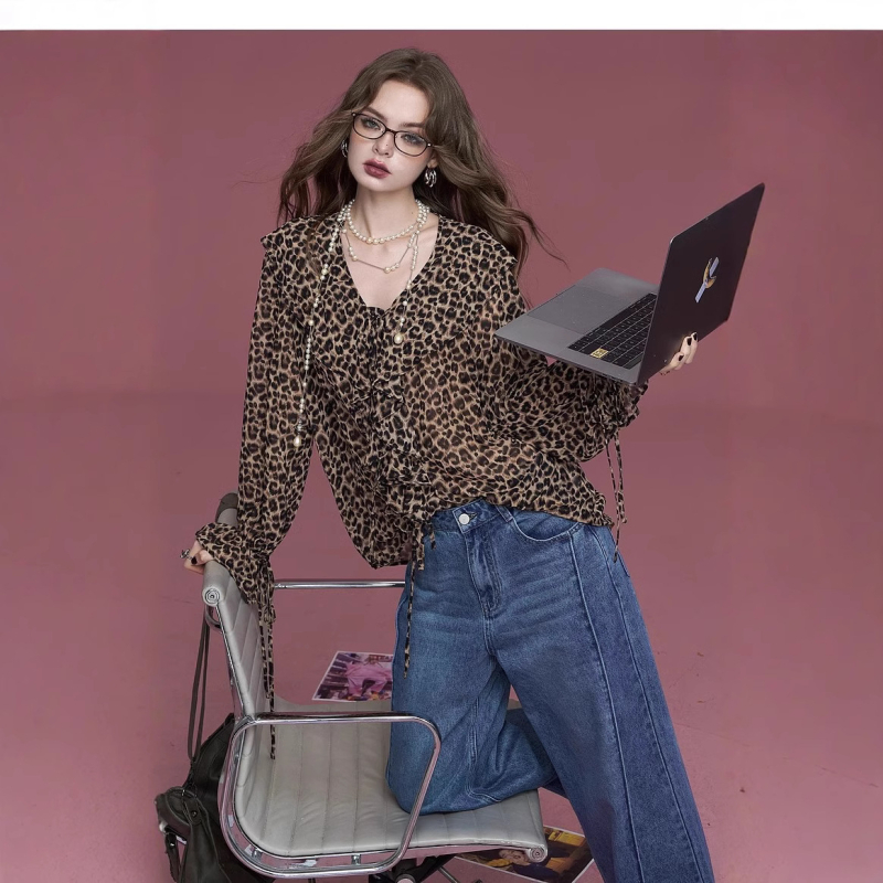 Bluză cu imprimeu leopard, decolteu în V, mâneci lungi, poliester, toamnă 2024, top casual pulover