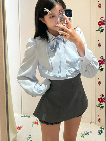 Ацетатен шифон риза с планка с връзки и катарами, фонарен ръкав, двойна яка, свободна кройка