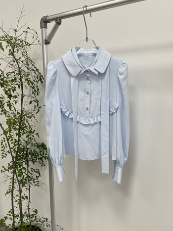 Ацетатен шифон риза с планка с връзки и катарами, фонарен ръкав, двойна яка, свободна кройка