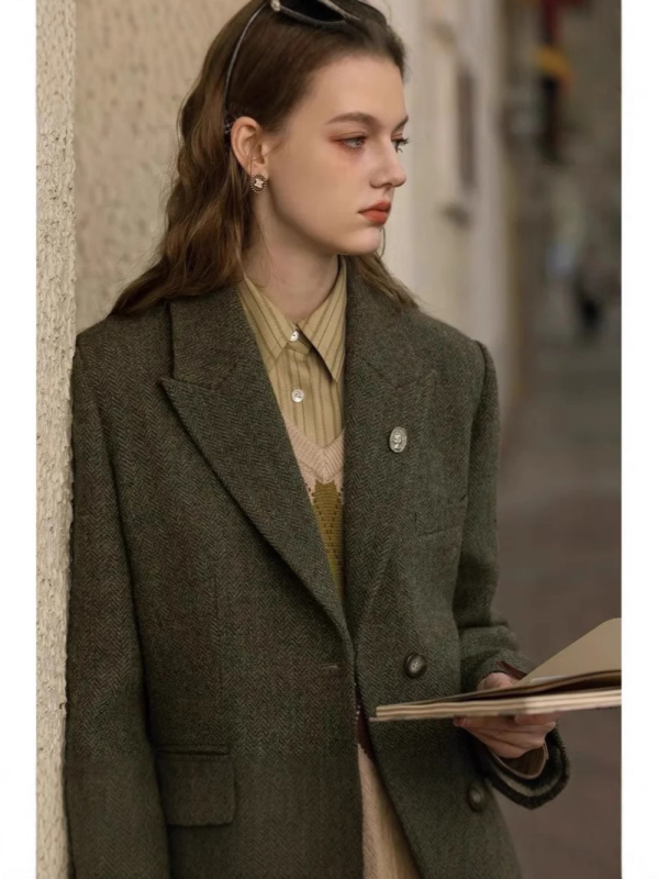 Žensko sako od 100% vune s retro herringbone uzorkom, jesen-zima 2025, britanski stil, vrhunska kvaliteta.