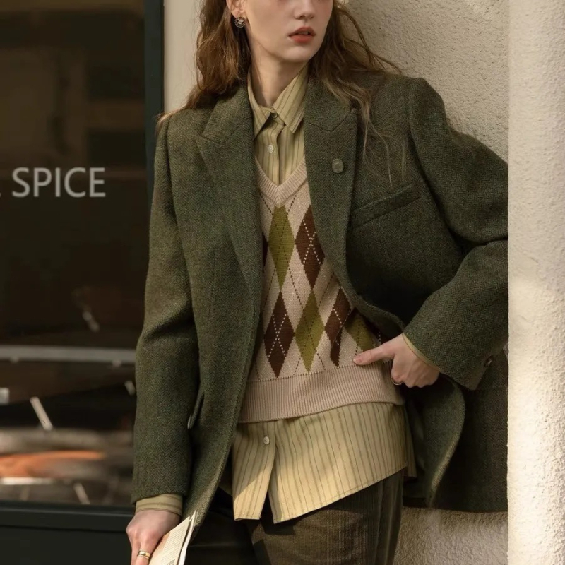 Žensko sako od 100% vune s retro herringbone uzorkom, jesen-zima 2025, britanski stil, vrhunska kvaliteta.