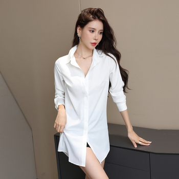 Шифонена риза с поло яка, дълги ръкави, свободна кройка, средна дължина (65-80 см)